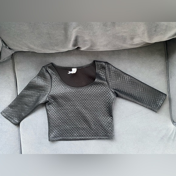 Quilted faux leather long crop top - Picture 4 of 8